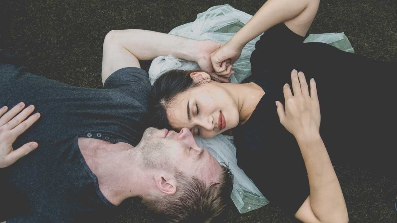 How To Be A Good Girlfriend (1)